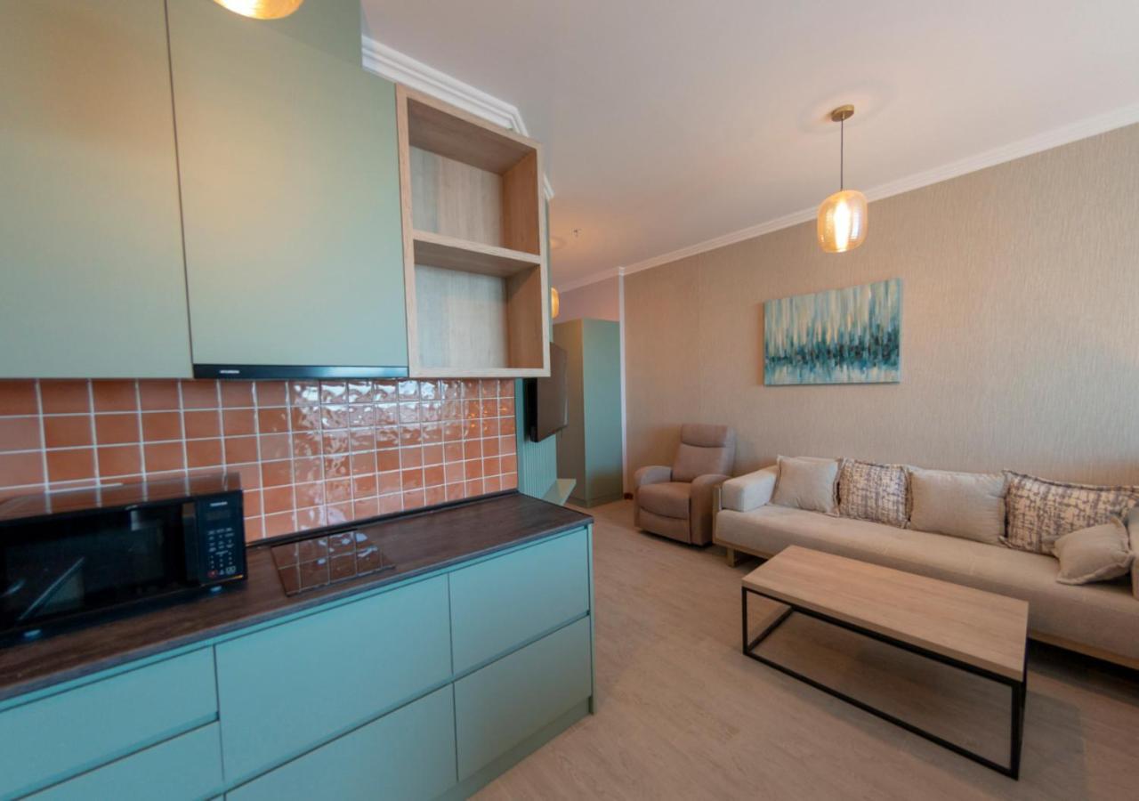 Season Suite Apart-Hotel Batumi Kültér fotó