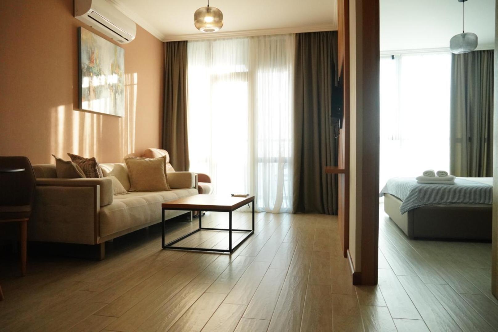 Season Suite Apart-Hotel Batumi Kültér fotó