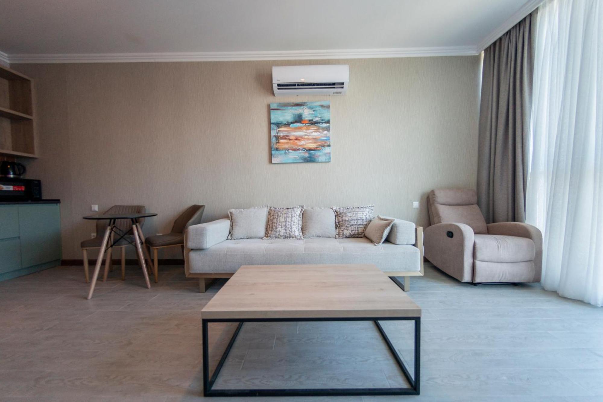 Season Suite Apart-Hotel Batumi Kültér fotó